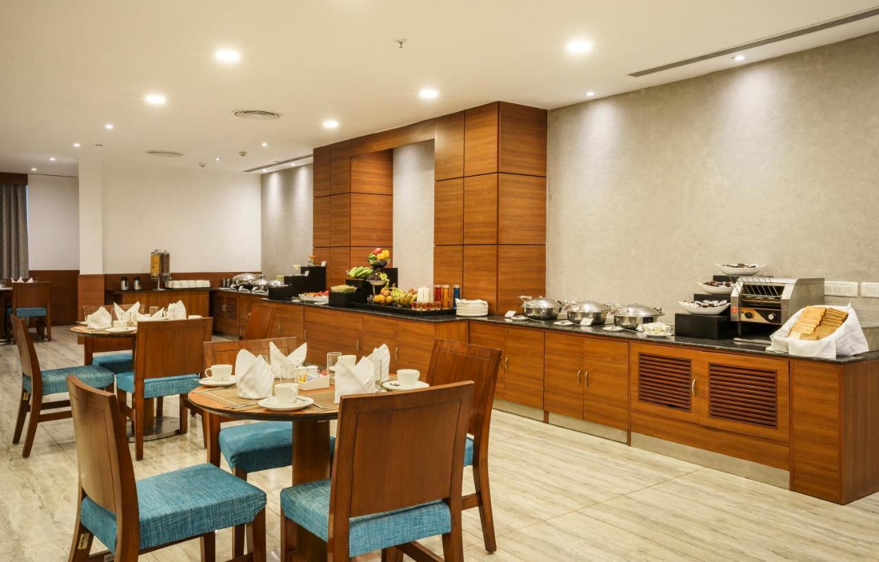 Caspia Hotel New Delhi Exterior foto