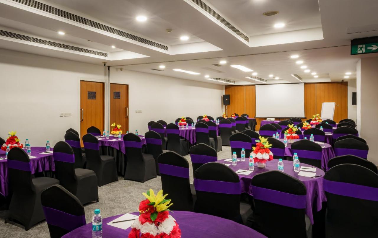 Caspia Hotel New Delhi Exterior foto