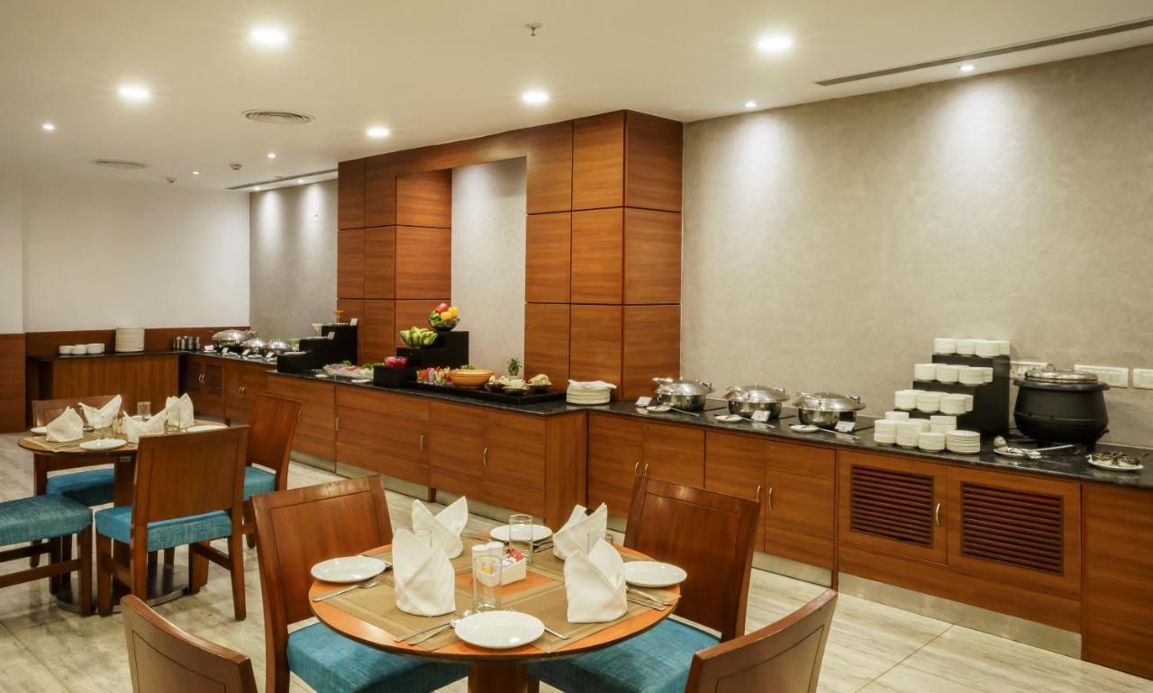 Caspia Hotel New Delhi Exterior foto